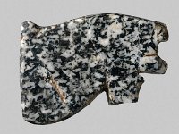 Aeg S 24  Aeg S 24, 22.-25. Dynastie, Udjatauge, Gabbro, L 2,9 cm, B 2,2 cm, T 0,7 cm : Bestandskatalog Ägypten, Museumsfoto: Claus Cordes